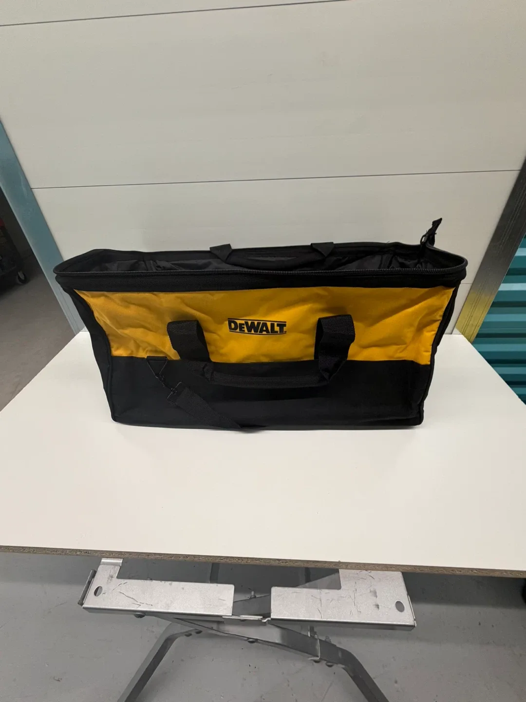 DeWalt Tool Bag - Yellow & Black image indicator(2)