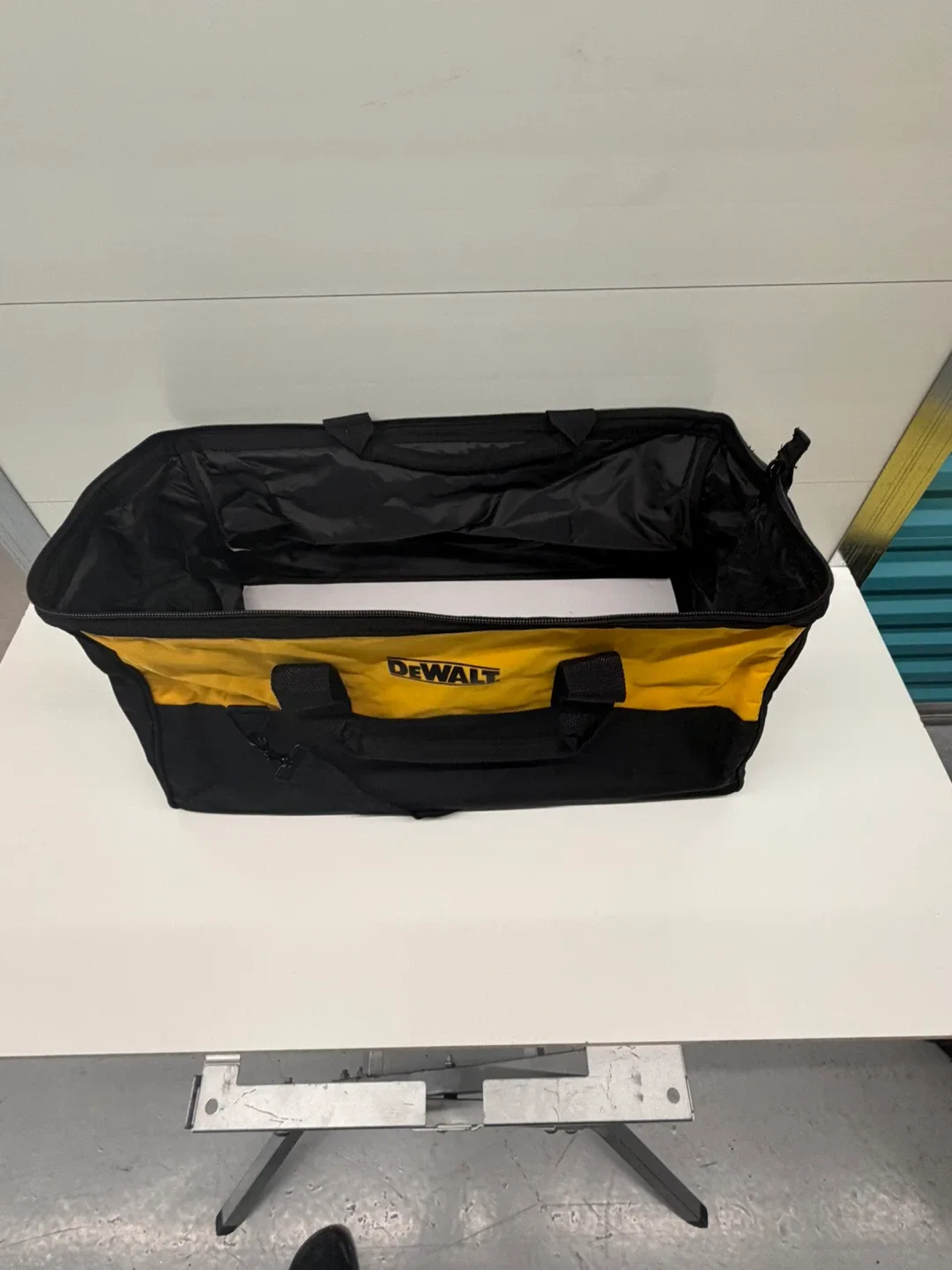 DeWalt Tool Bag - Yellow & Black image indicator(3)