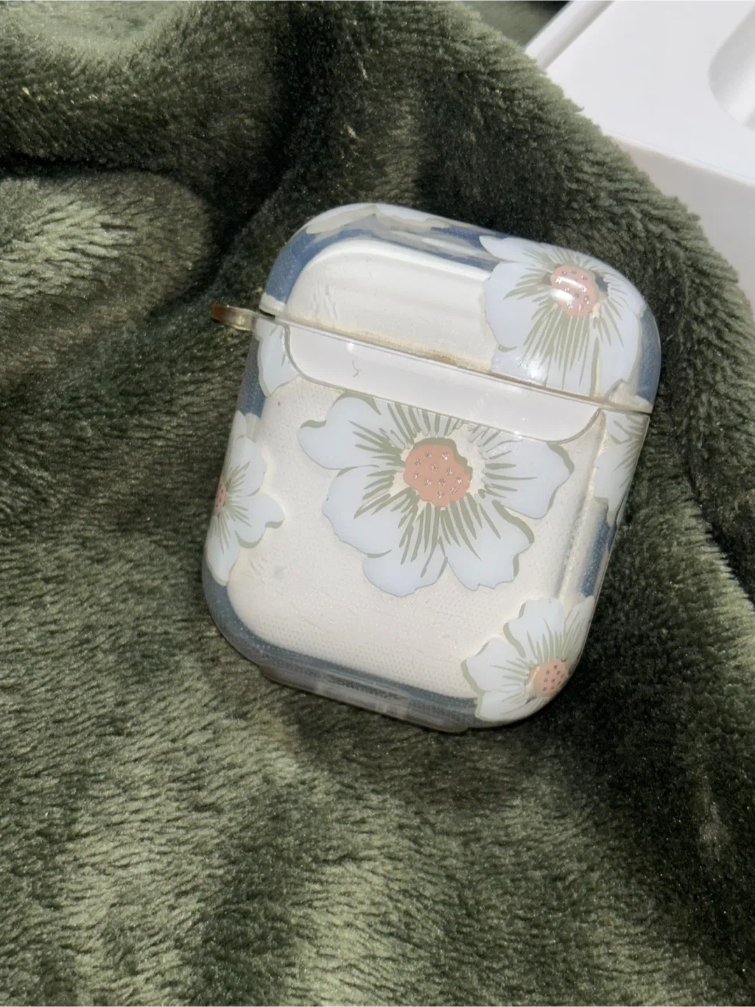 AirPods Case with Floral Design thumbnail