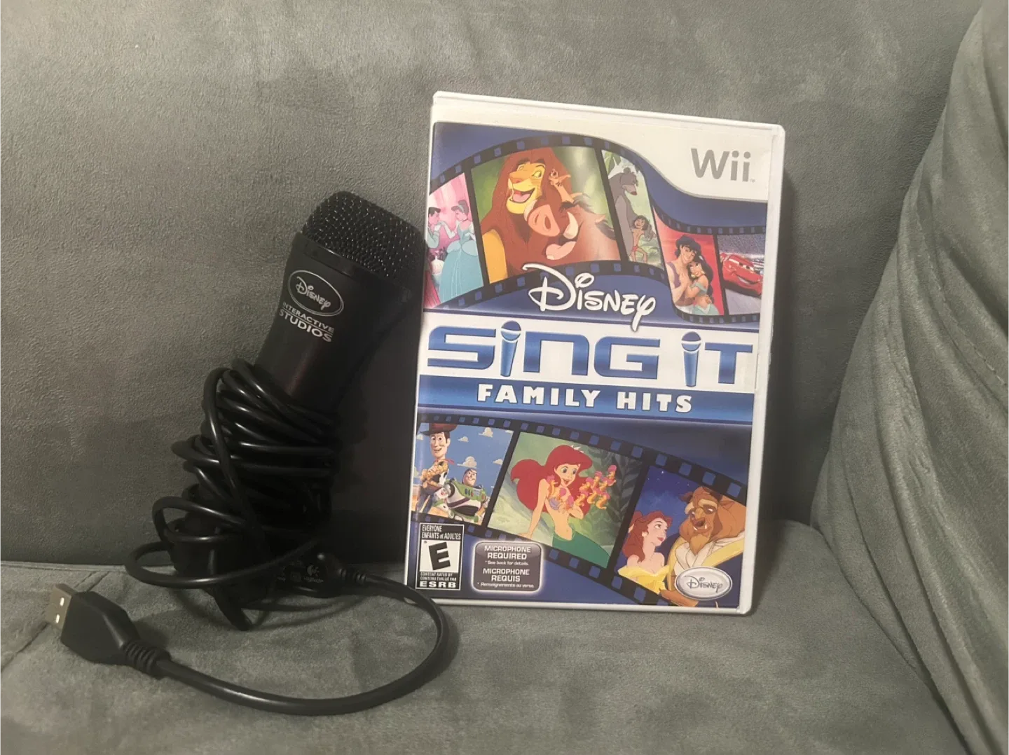 Disney Sing It: Family Hits Wii Game with Microphone thumbnail