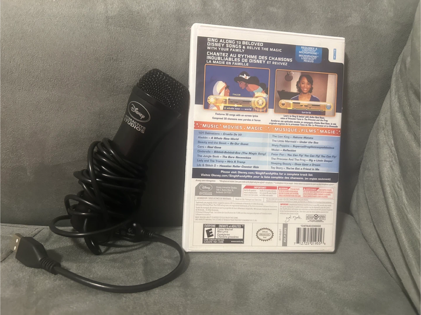 Disney Sing It: Family Hits Wii Game with Microphone - photo 2