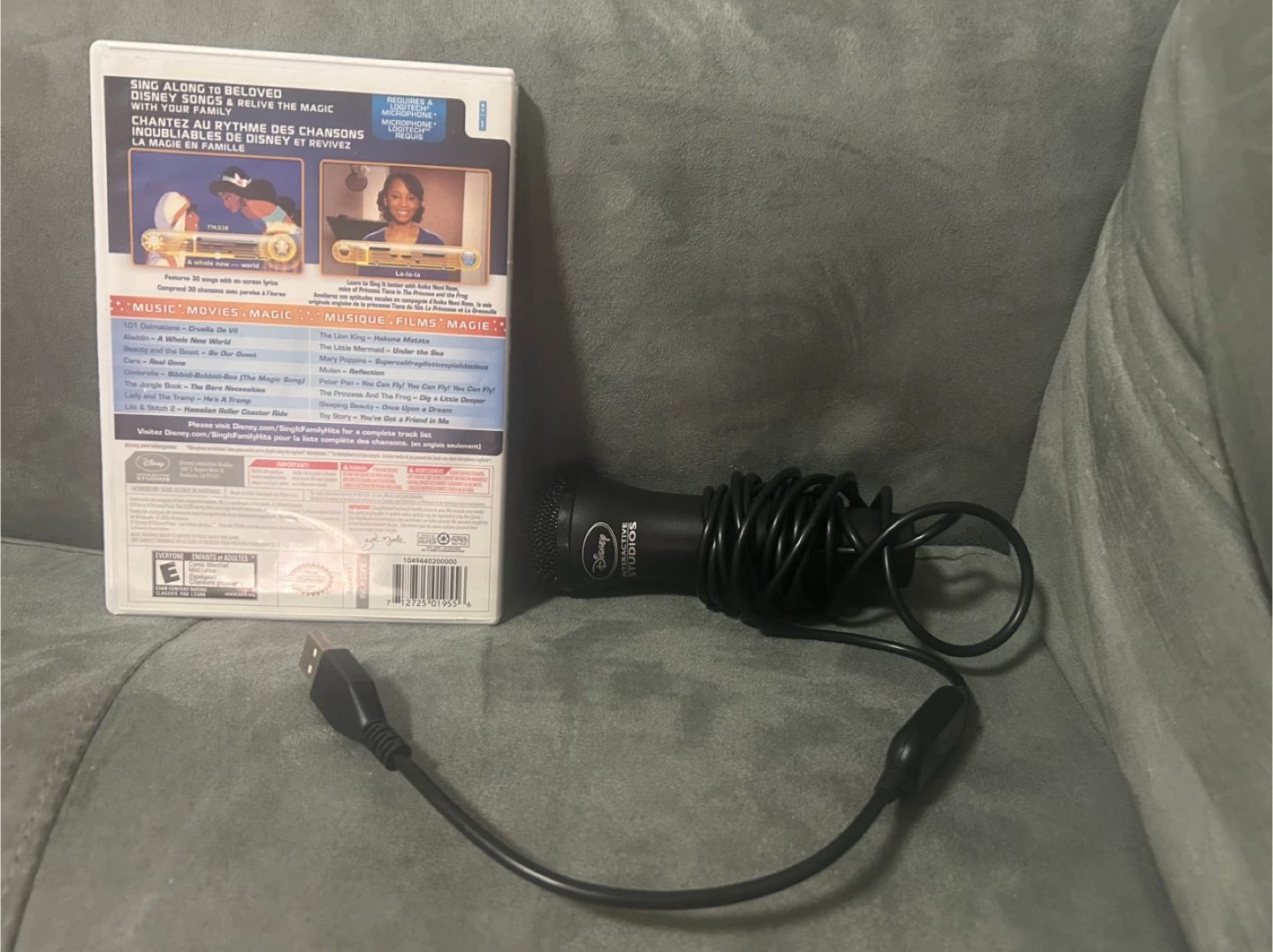 Disney Sing It: Family Hits Wii Game with Microphone - photo 5