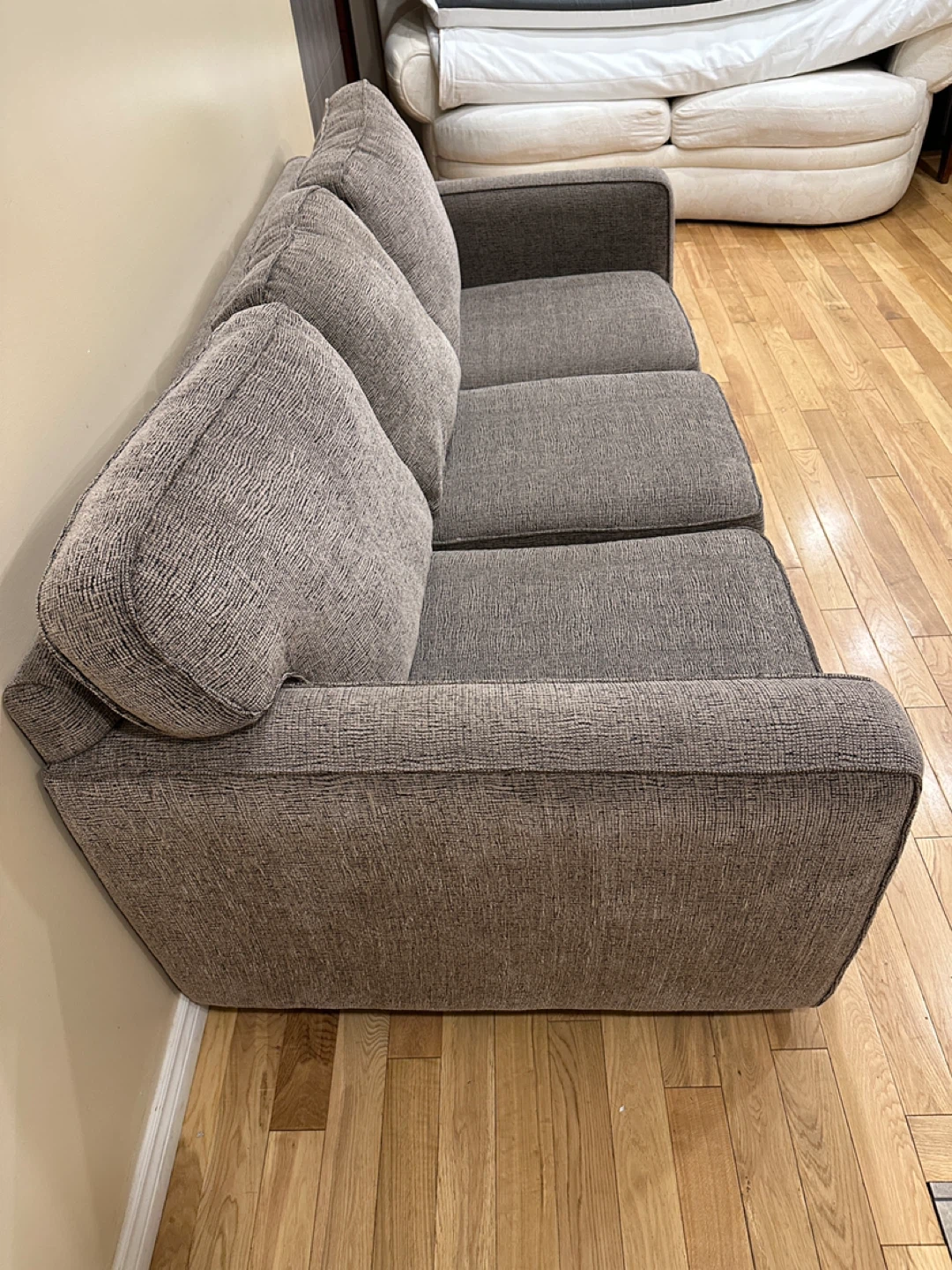 Leon’s Premiere Collection Grey 3-Seater Sofa (CAN DELIVER) - photo 4