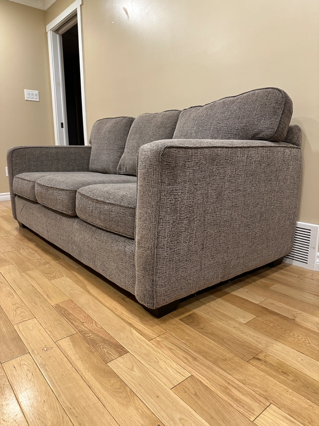 Leon’s Premiere Collection Grey 3-Seater Sofa (CAN DELIVER) - photo 5