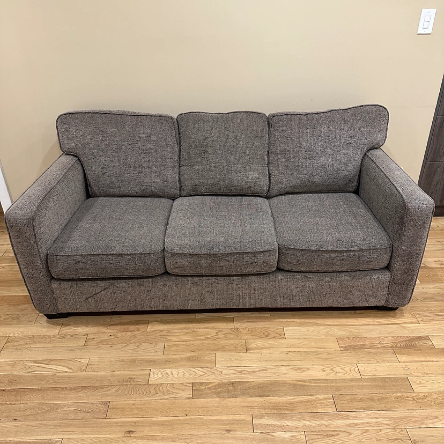 Leon’s Premiere Collection Grey 3-Seater Sofa (CAN DELIVER)