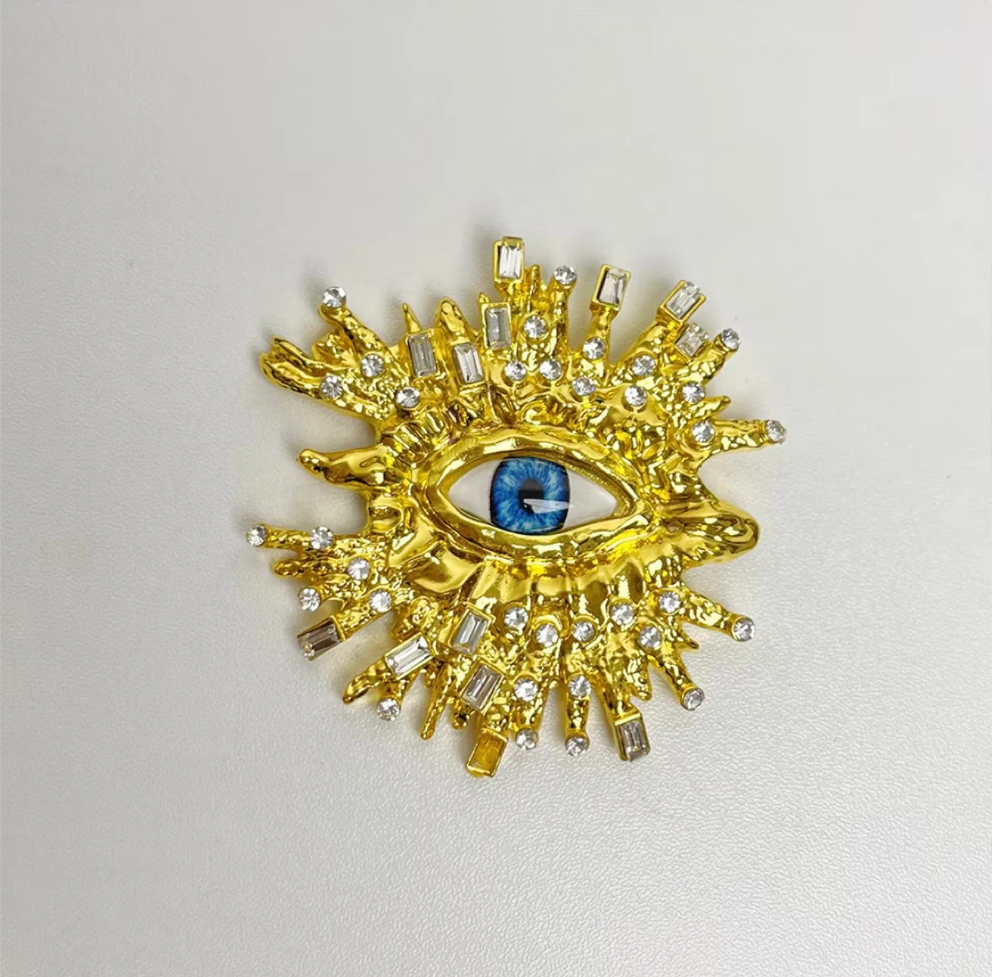 Schiaparelli inspired Gold and Blue Eye Brooch - photo 2