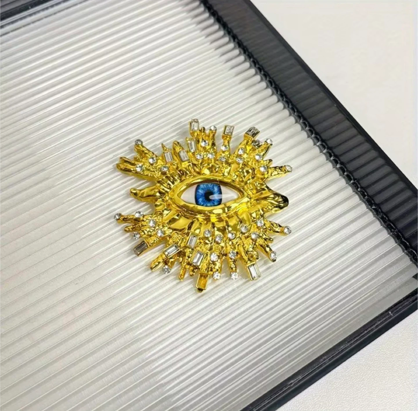 Schiaparelli inspired Gold and Blue Eye Brooch - photo 3