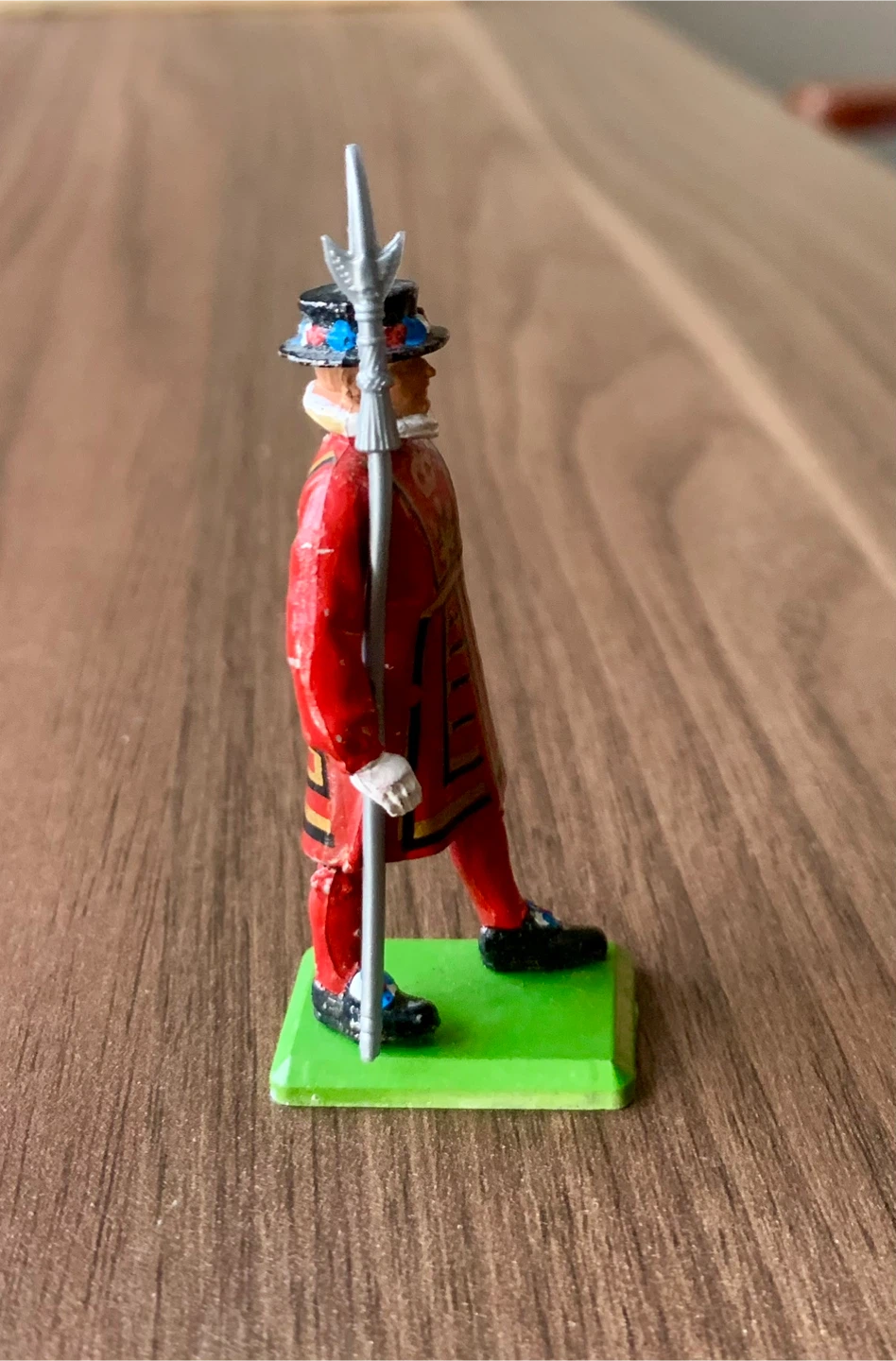 Vintage 1986 Beefeater Guard Figurine - photo 5