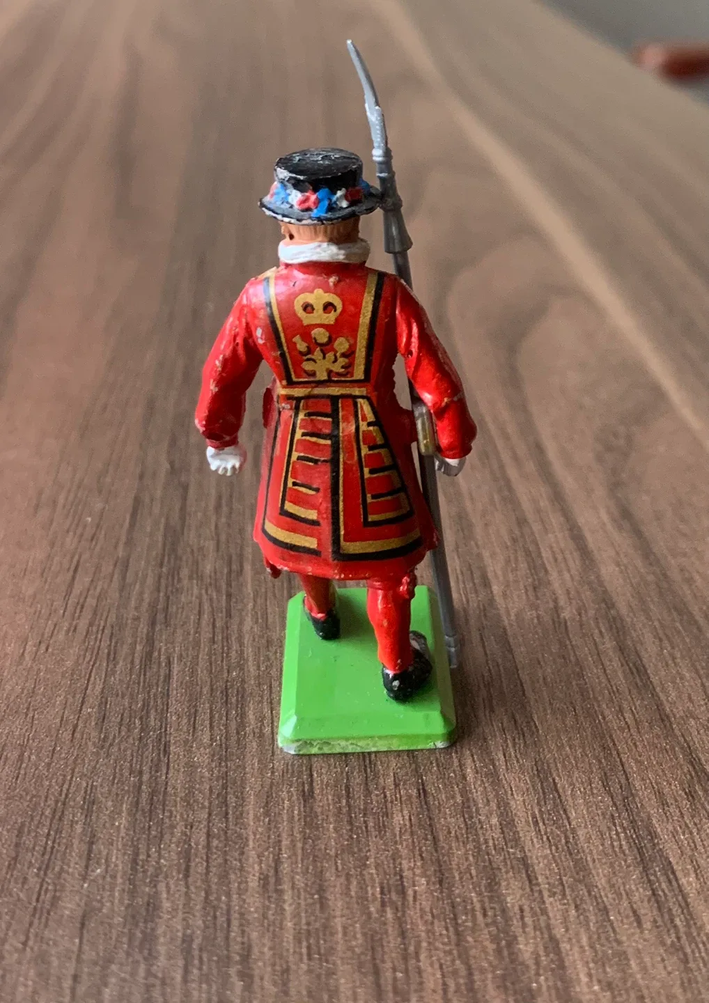 Vintage 1986 Beefeater Guard Figurine image indicator(4)