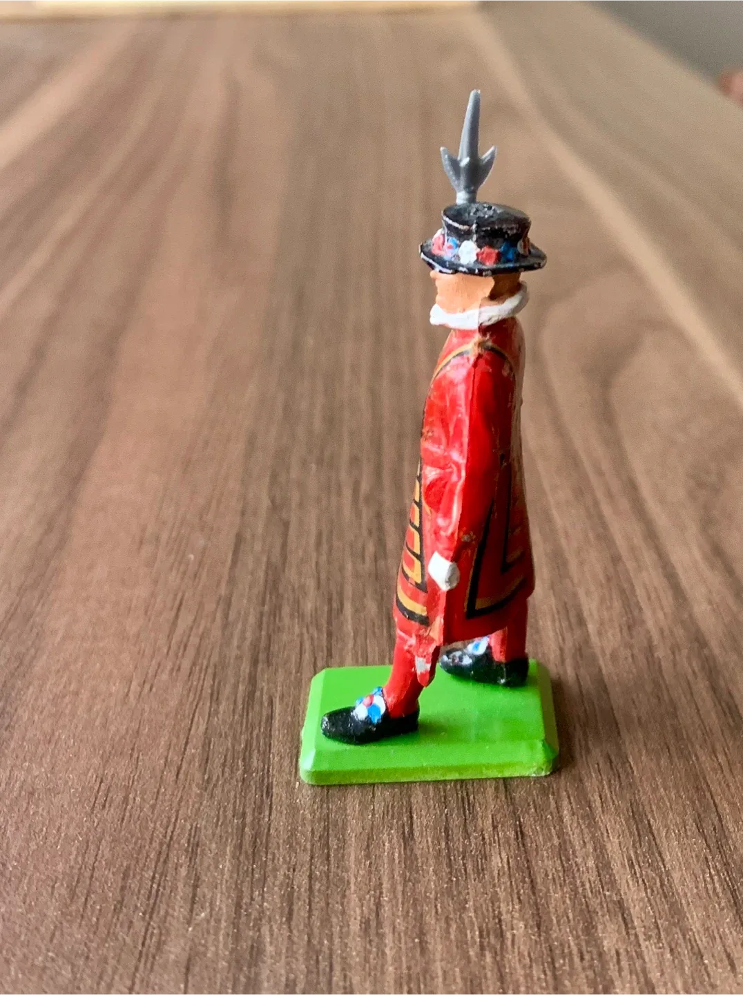 Vintage 1986 Beefeater Guard Figurine image indicator(6)
