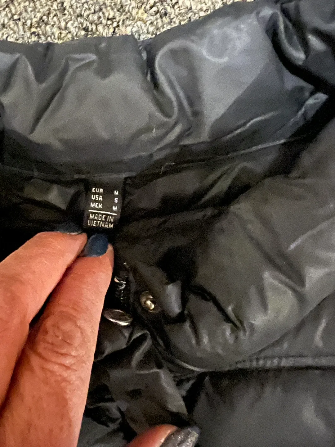 Uniqlo Down Vest, Size M image indicator(2)