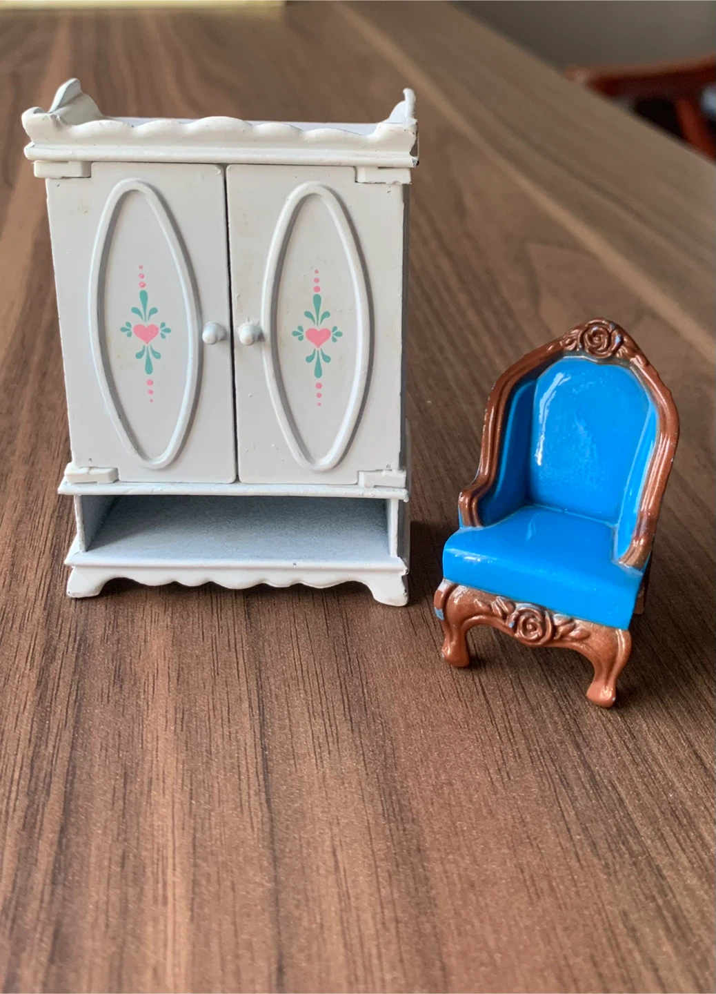 Mattel 1980s Dollhouse Furniture - Wardrobe & Chair - photo 2