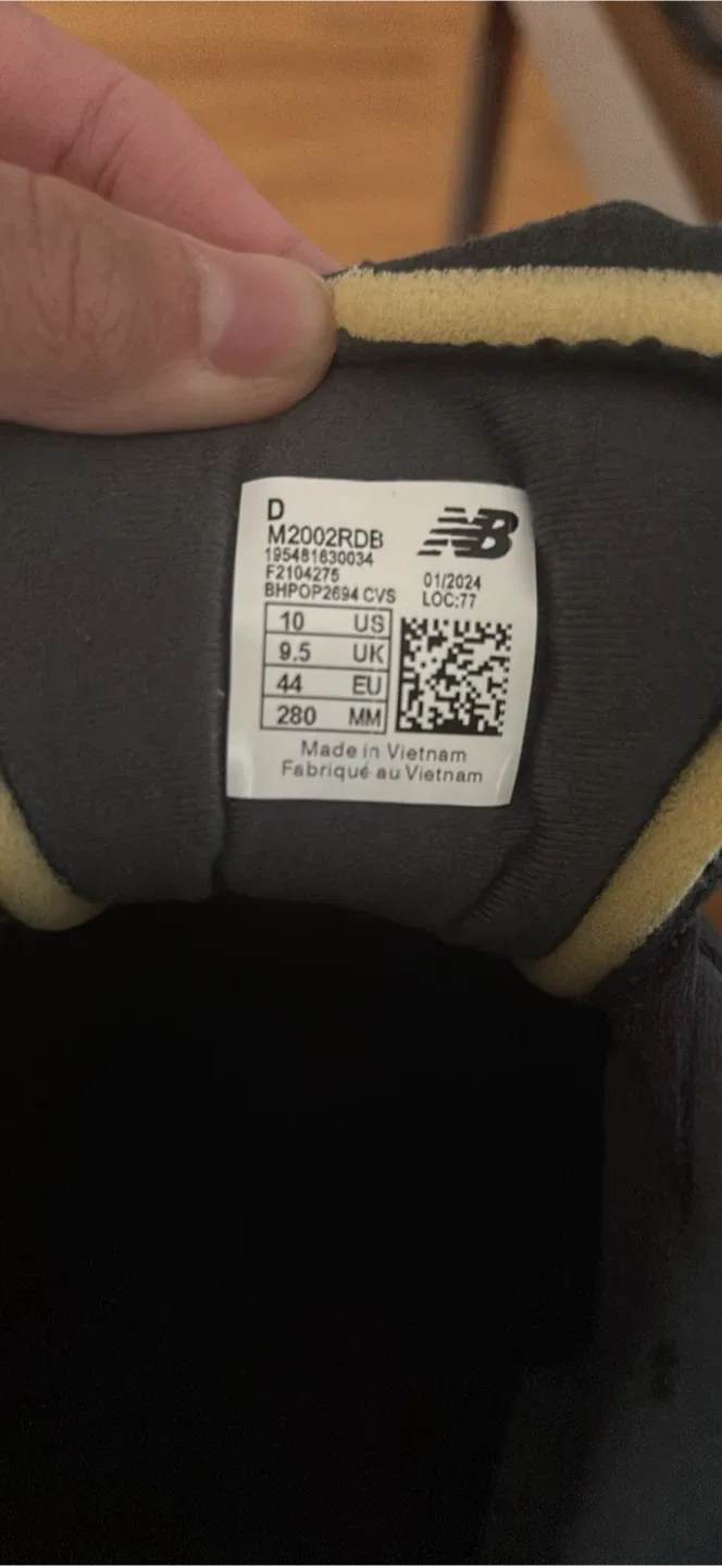 New Balances 2002r image indicator(4)
