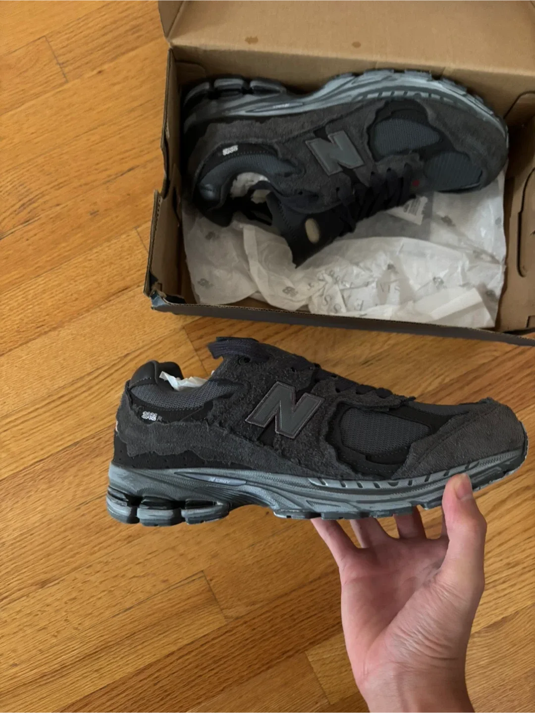 New Balances 2002r image indicator(2)