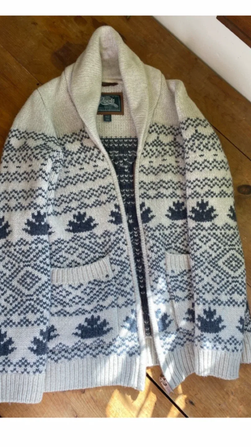 Roots Cabin Cardigan - Cozy & Stylish