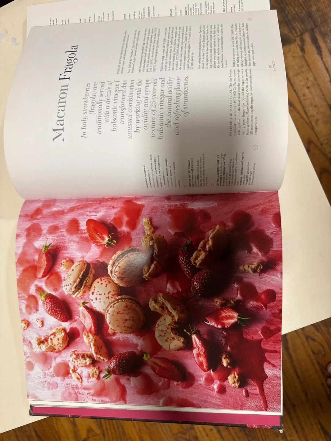 Pierre Hermé Macaron Book image indicator(3)