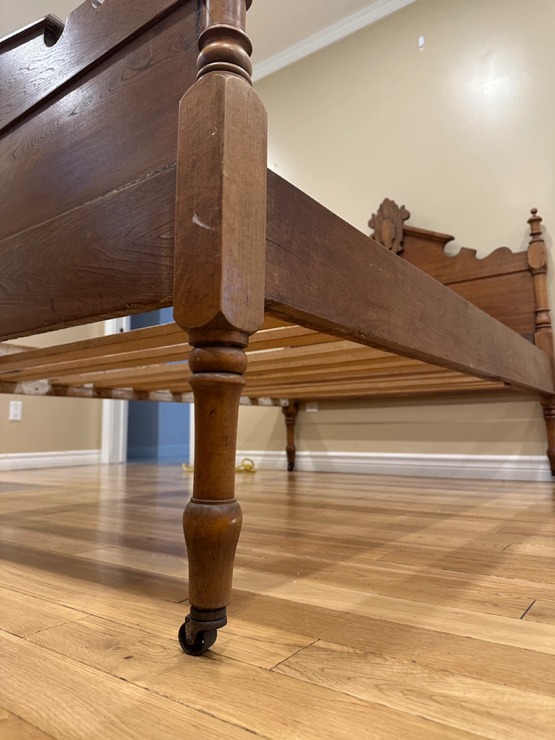 Antique Eastlake Victorian ¾ (Three-Quarter) Bed (CAN DELIVER) - photo 4