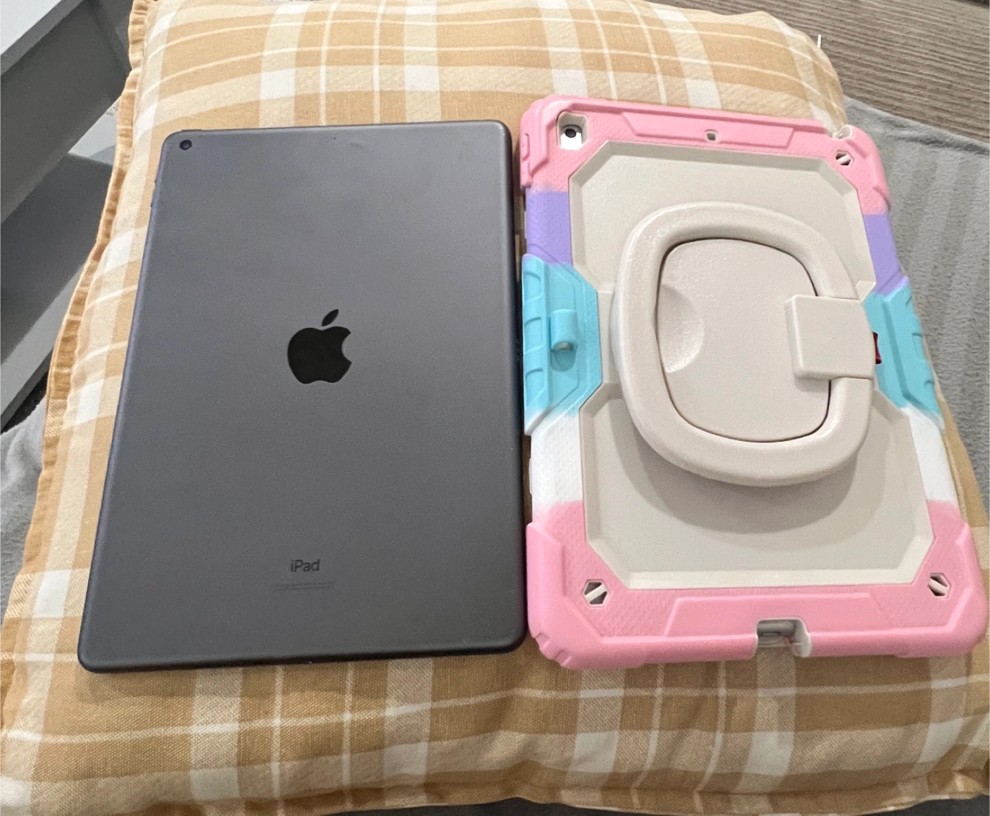 Apple iPad 8th Generation A2270 32GB - photo 2