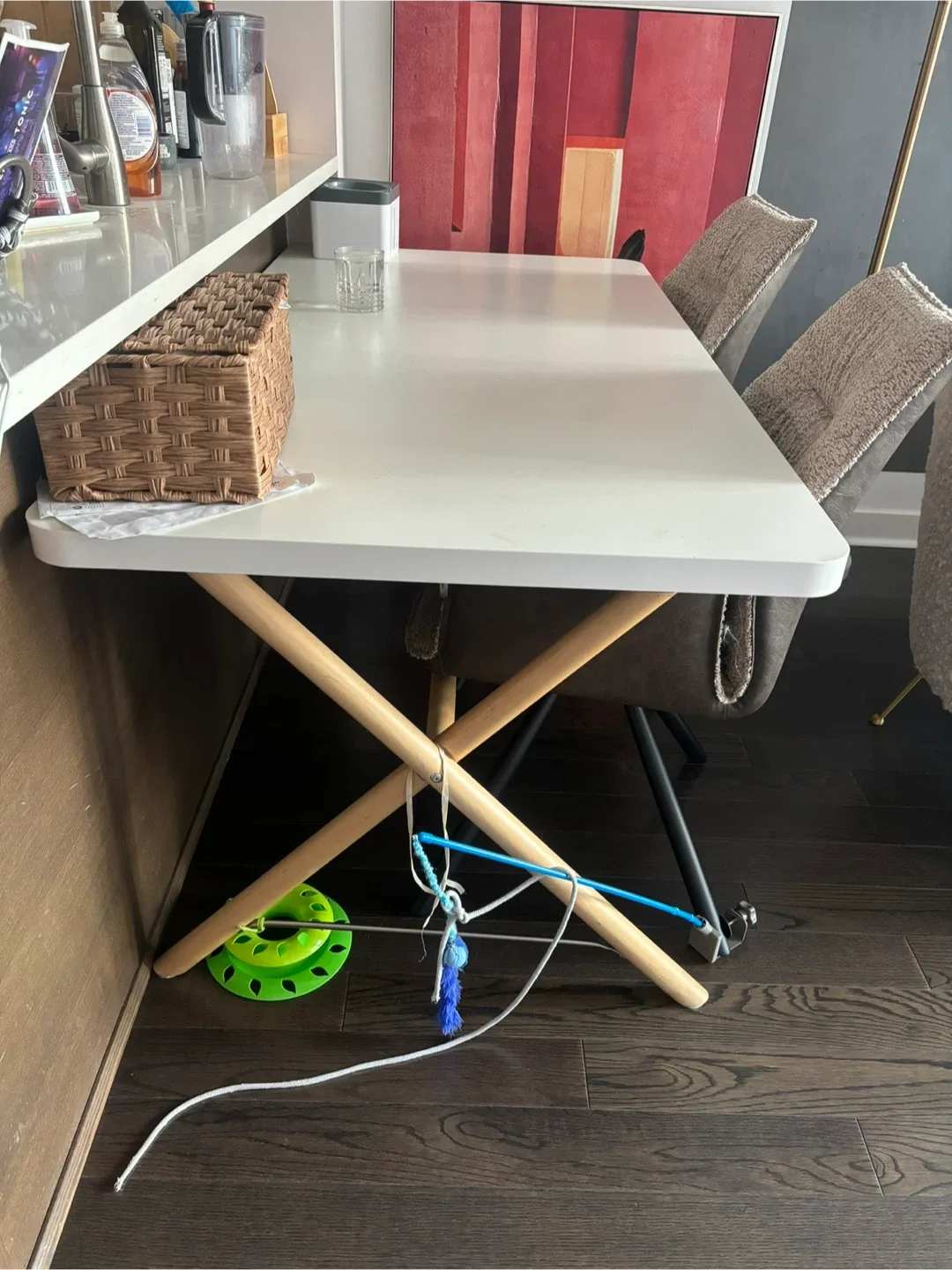 White Table Ikea image indicator(2)