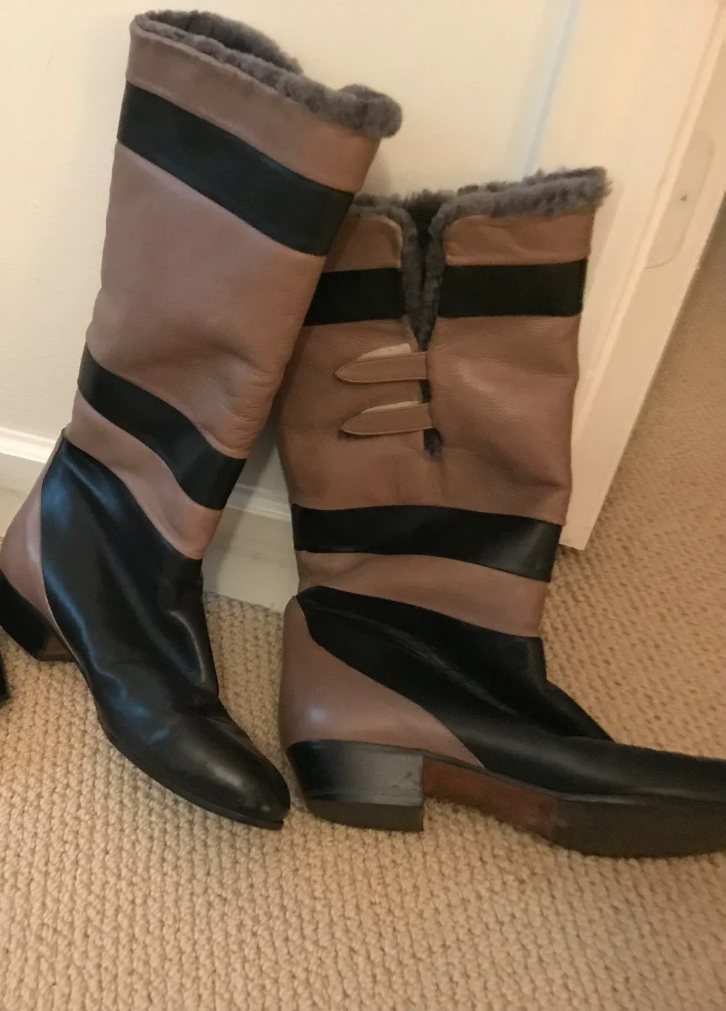 Grey & Black Leather Winter Boots vintage image indicator(2)