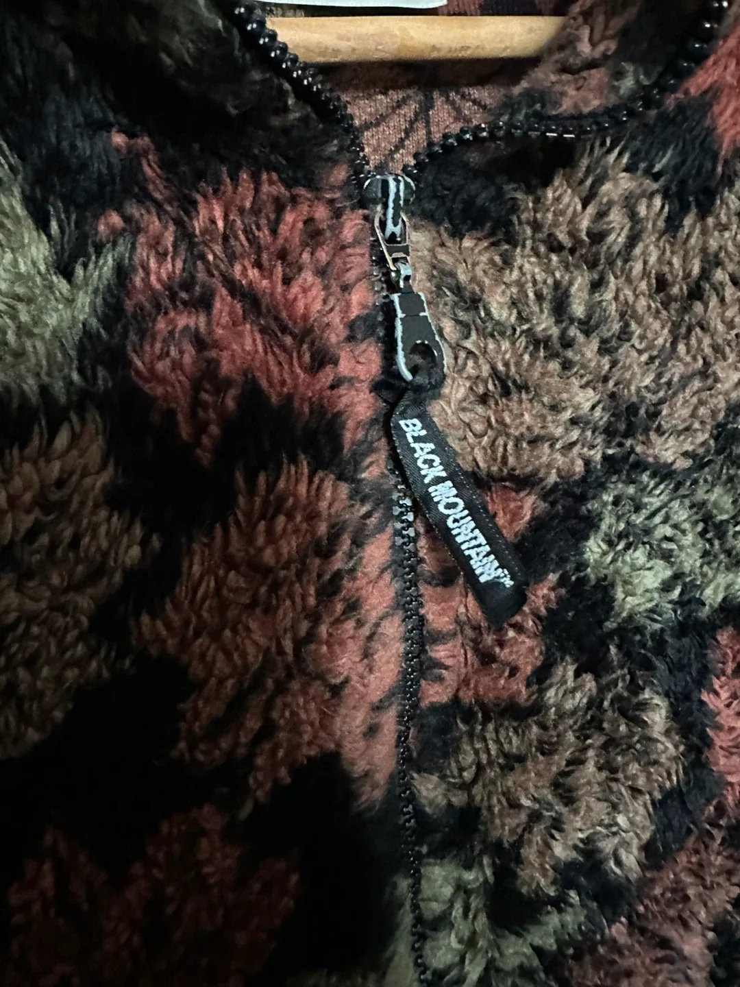 Vintage Fleece Fall Jacket Black Mountain Cozy Leaf Pattern image indicator(5)