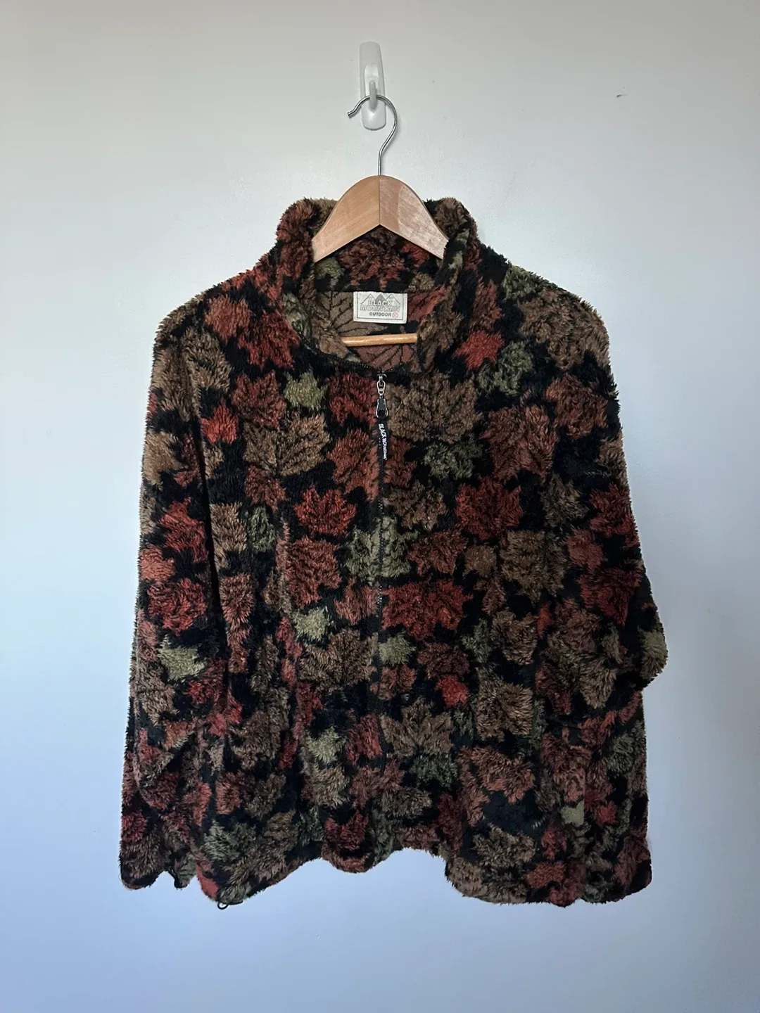 Vintage Fleece Fall Jacket Black Mountain Cozy Leaf Pattern image indicator(3)