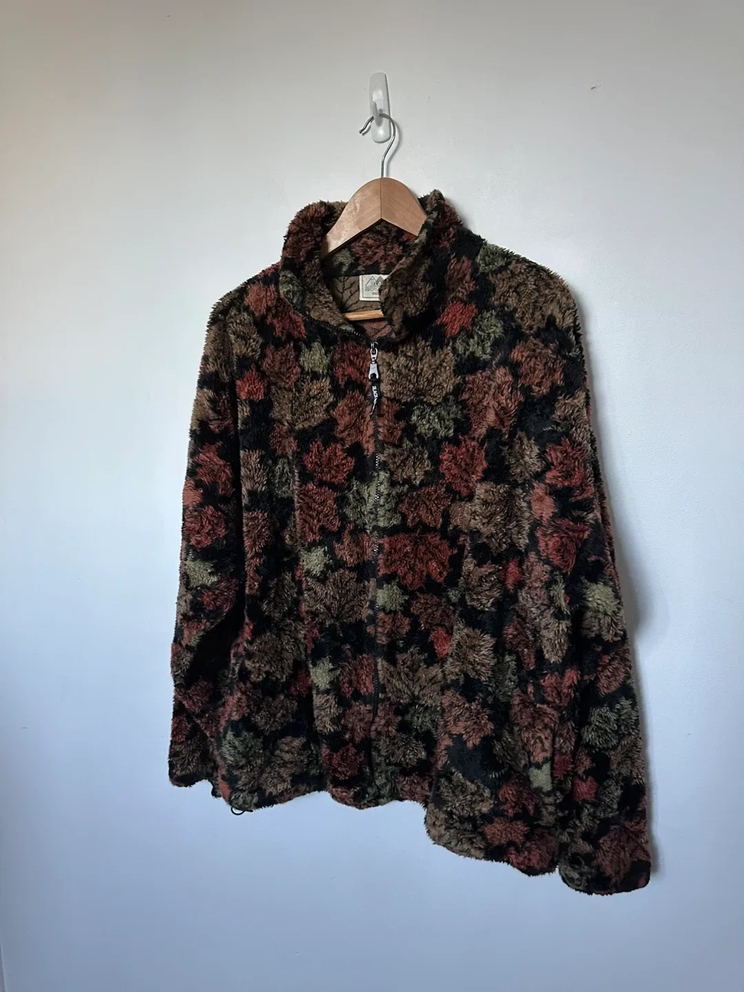 Vintage Fleece Fall Jacket Black Mountain Cozy Leaf Pattern image indicator(2)