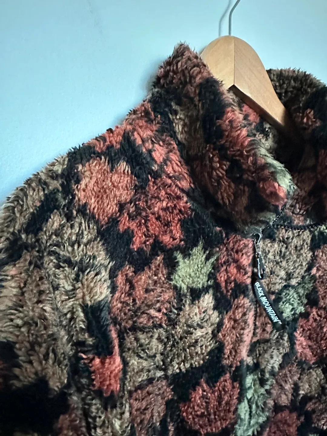 Vintage Fleece Fall Jacket Black Mountain Cozy Leaf Pattern image indicator(6)