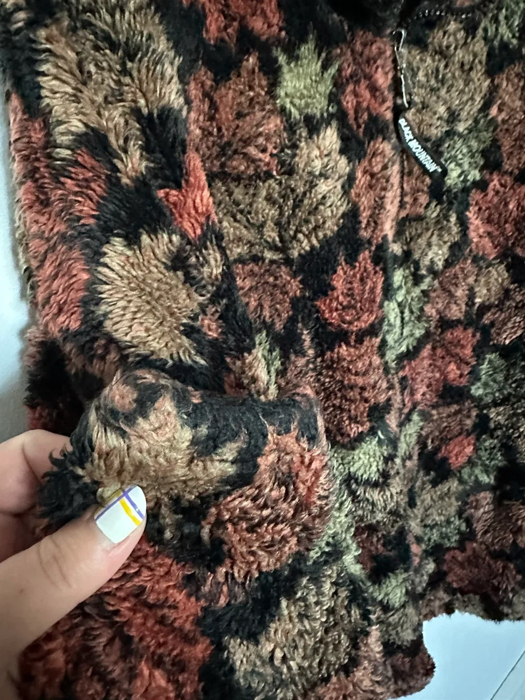 Vintage Fleece Fall Jacket Black Mountain Cozy Leaf Pattern image indicator(7)