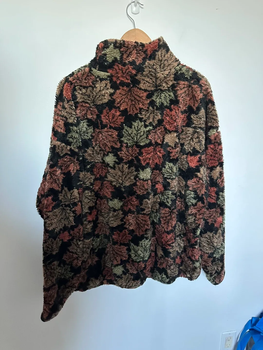 Vintage Fleece Fall Jacket Black Mountain Cozy Leaf Pattern image indicator(8)