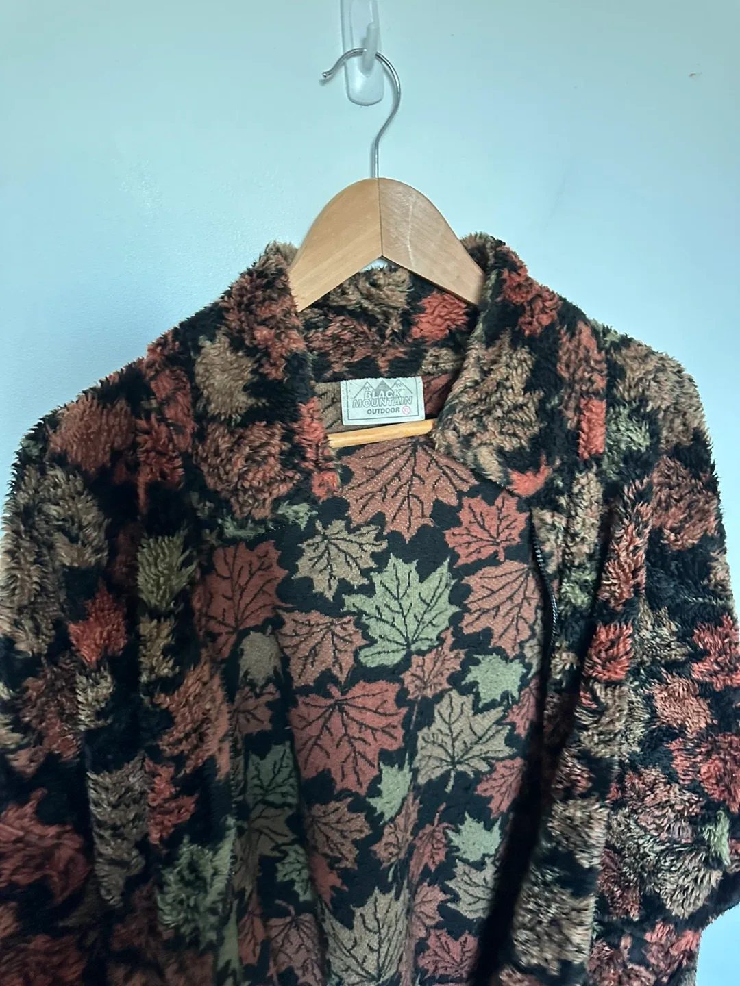 Vintage Fleece Fall Jacket Black Mountain Cozy Leaf Pattern image indicator(10)