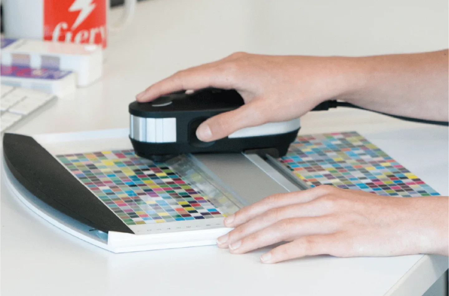 EFI ES-3000 Spectrophotometer color management device thumbnail