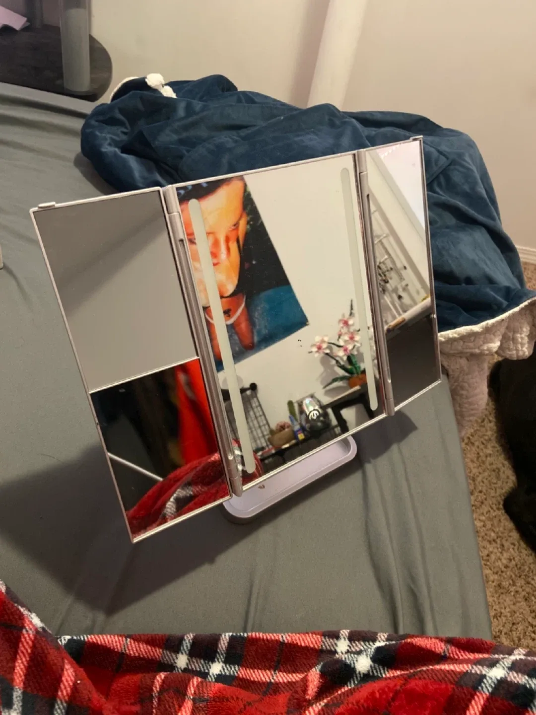 LED Vanity Makeup Mirror thumbnail