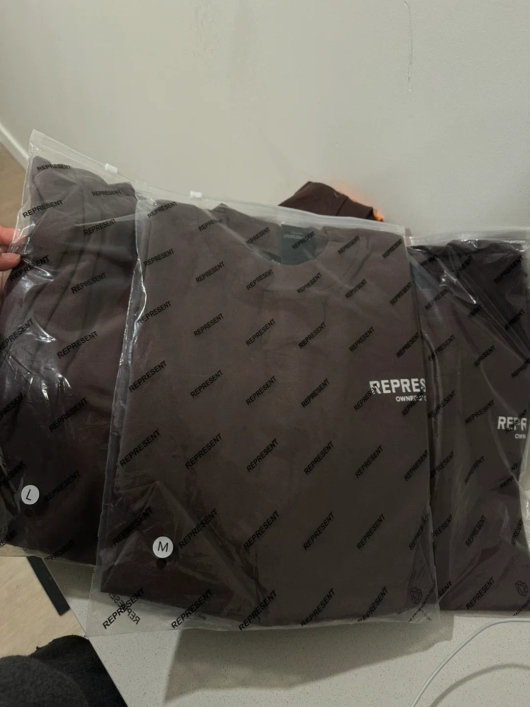 Represent Owners' Club T-Shirt - Brown, Size M image indicator(3)
