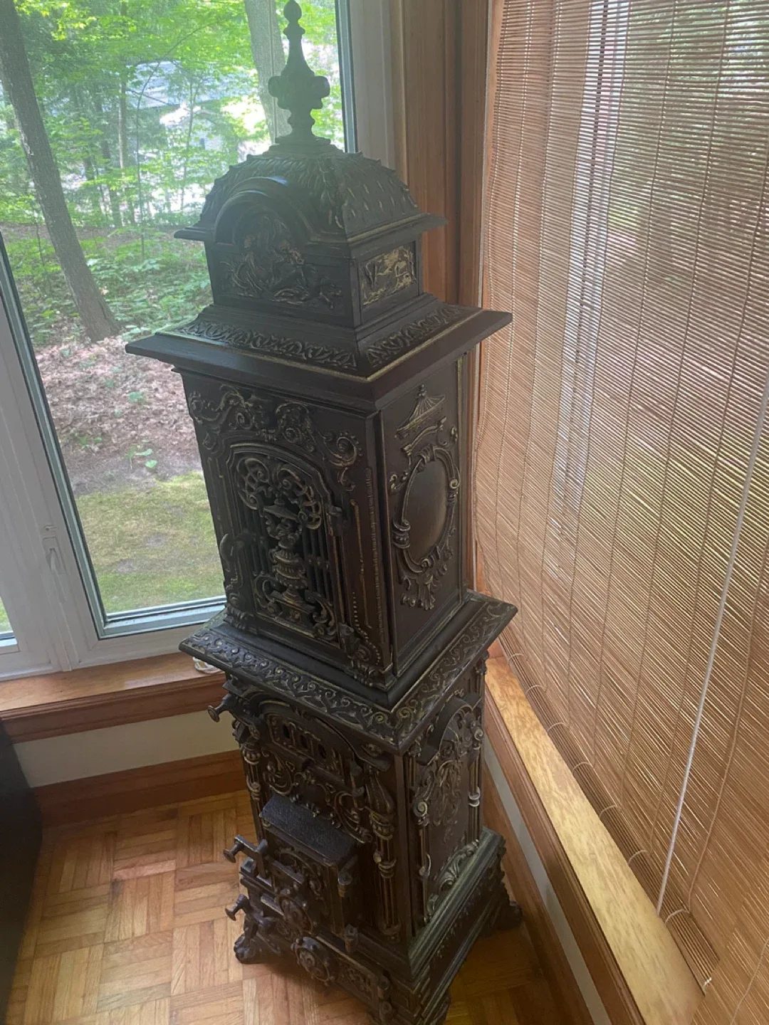 Antique Ornate Cast Iron Stove image indicator(3)