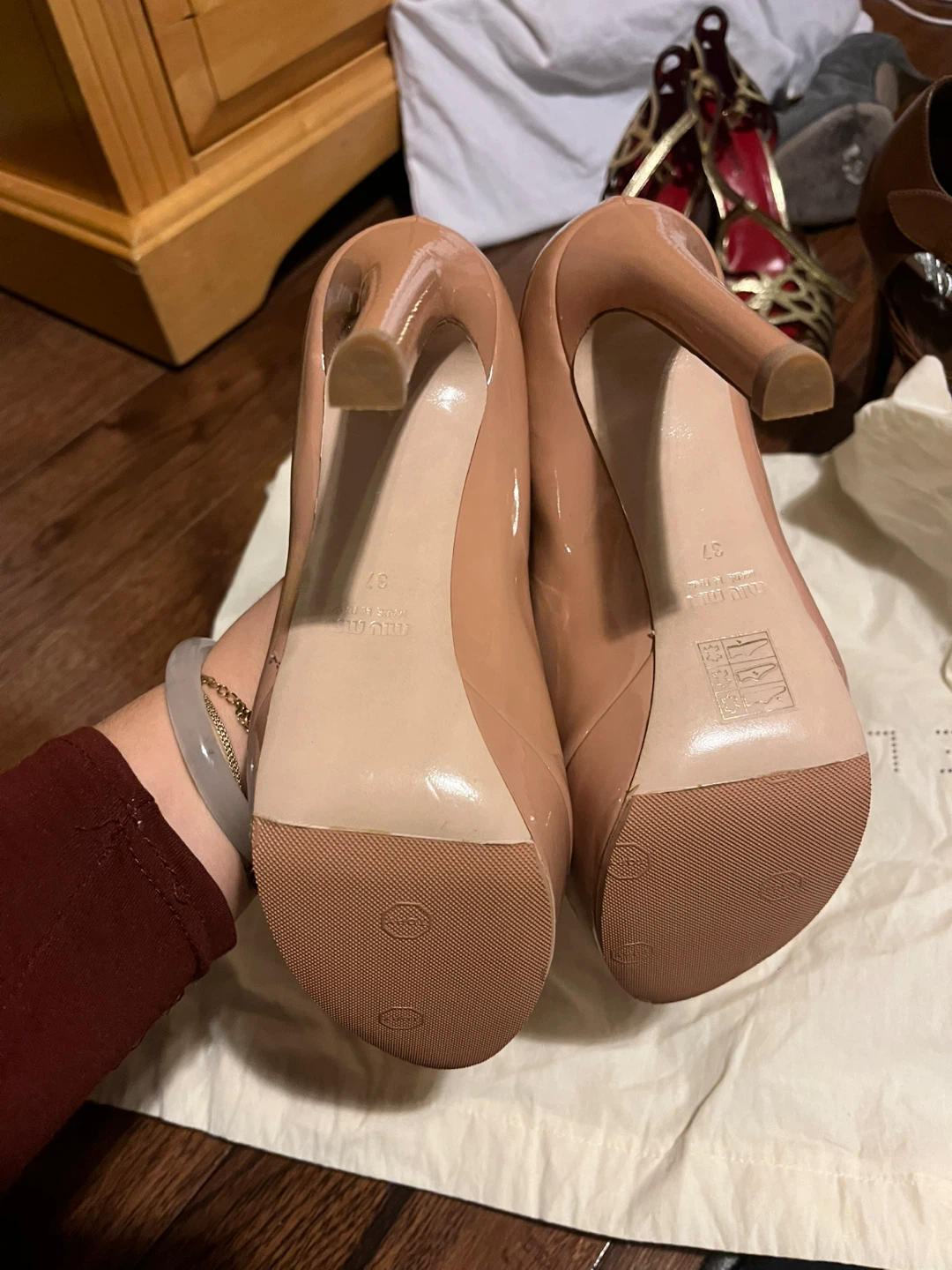 Miu Miu Patent Leather Pumps Size 7 - photo 3