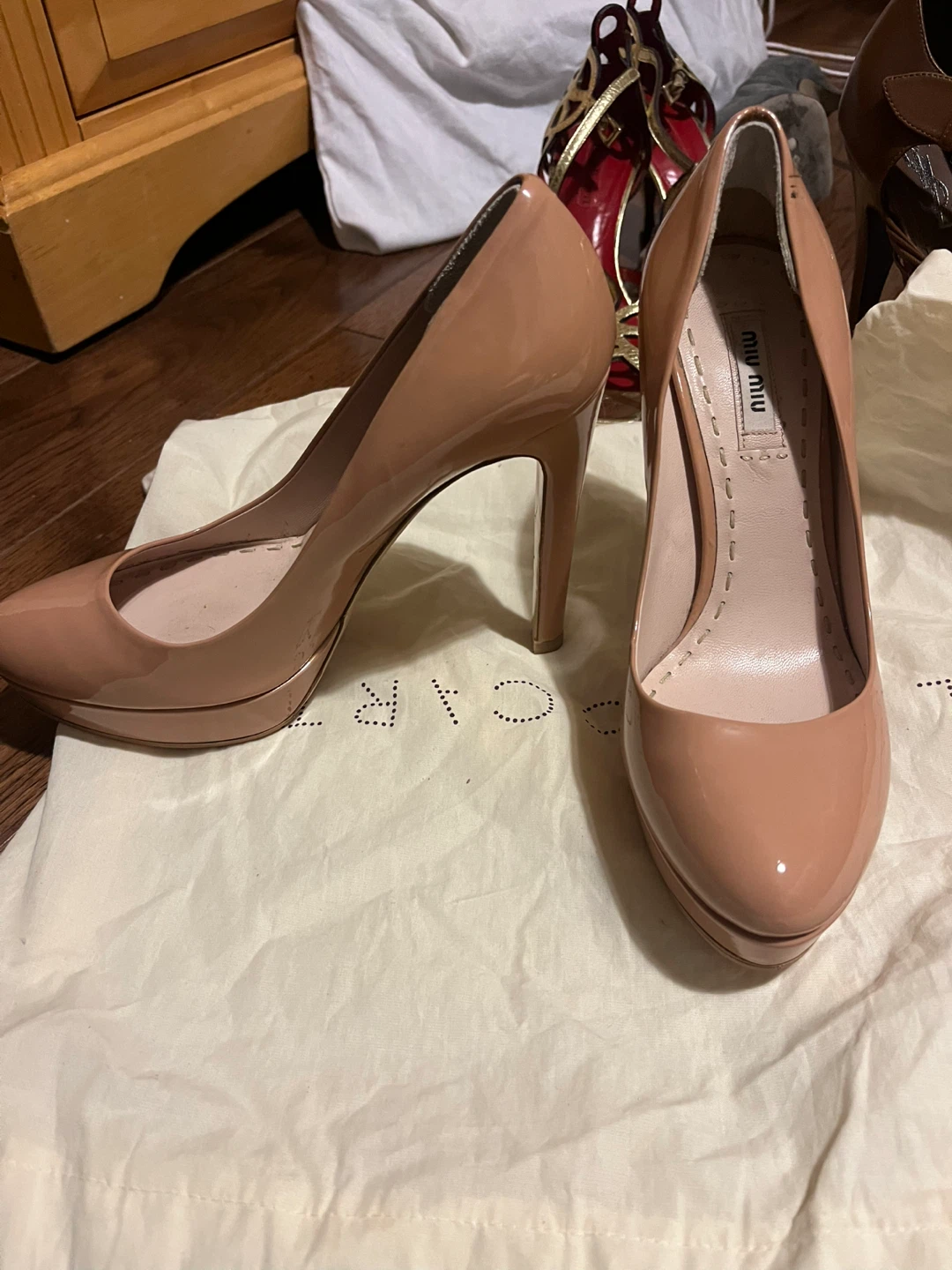 Miu Miu Patent Leather Pumps Size 7 - photo 2