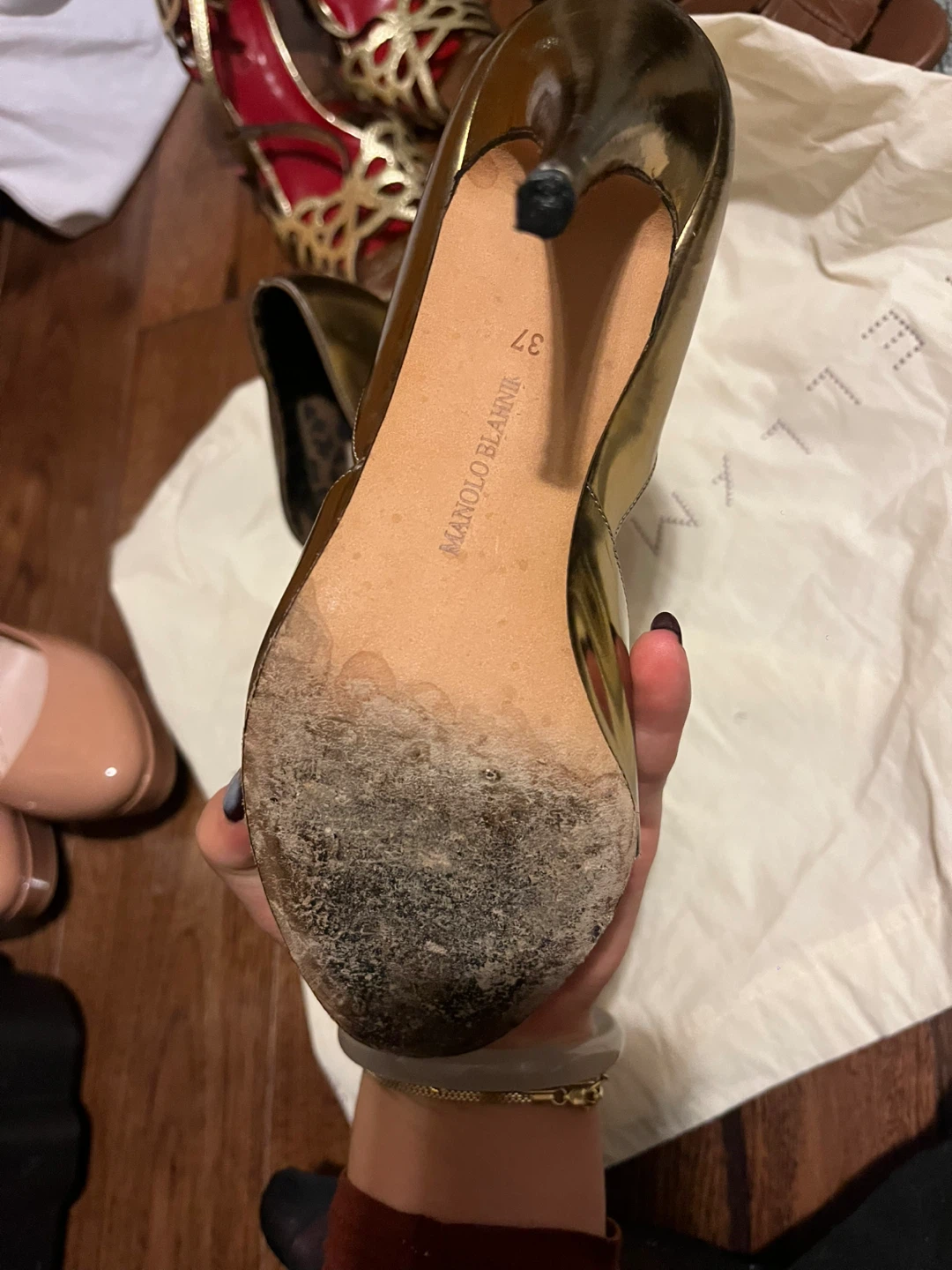Manolo Blahnik Gold Heels - Size 37 - photo 4