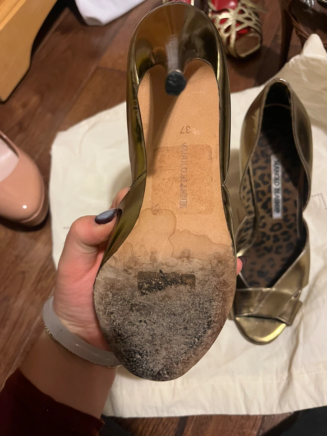 Manolo Blahnik Gold Heels - Size 37 - photo 3