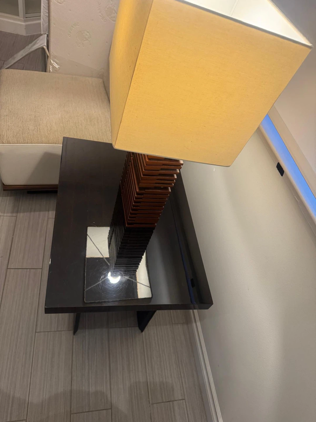 Table lamp with black table - photo 4