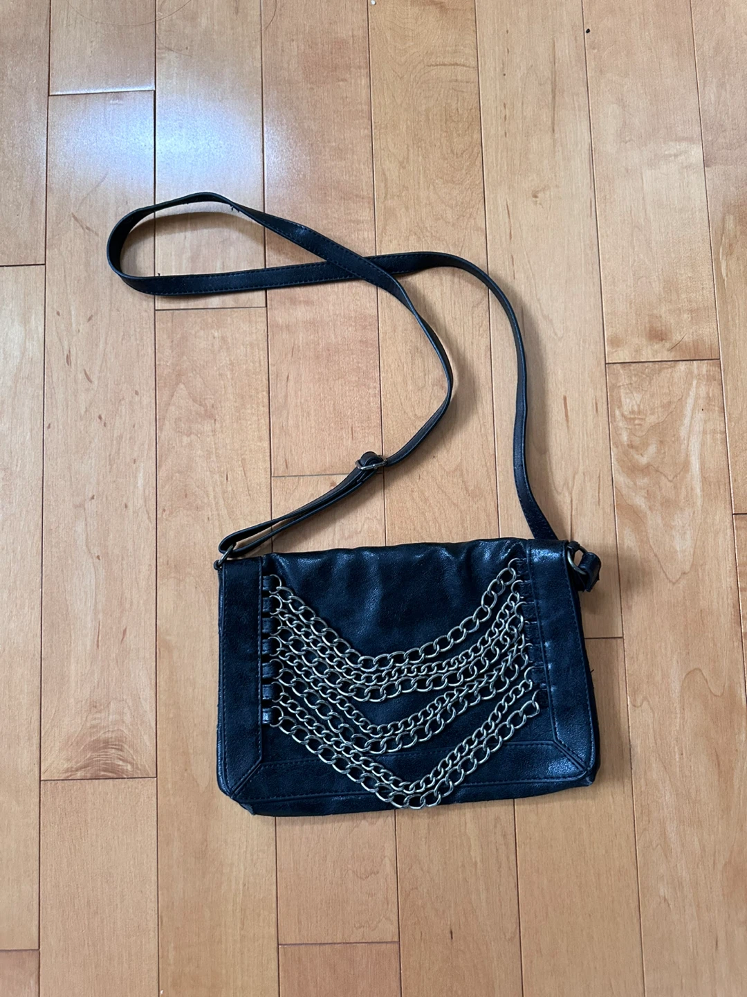 American Eagle Black Chain Detail Crossbody Bag