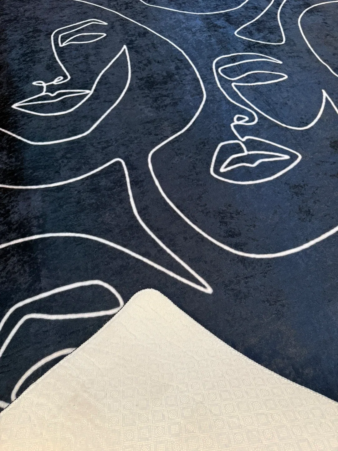 Trendy & Unique Rug – Minimalist Art for Your Home 🎨 image indicator(2)