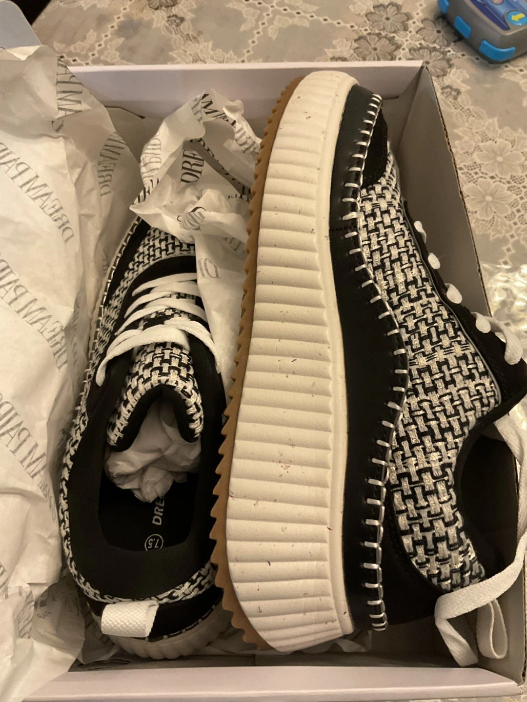 Dream Pairs Women's Black/White Sneakers - Size 7.5