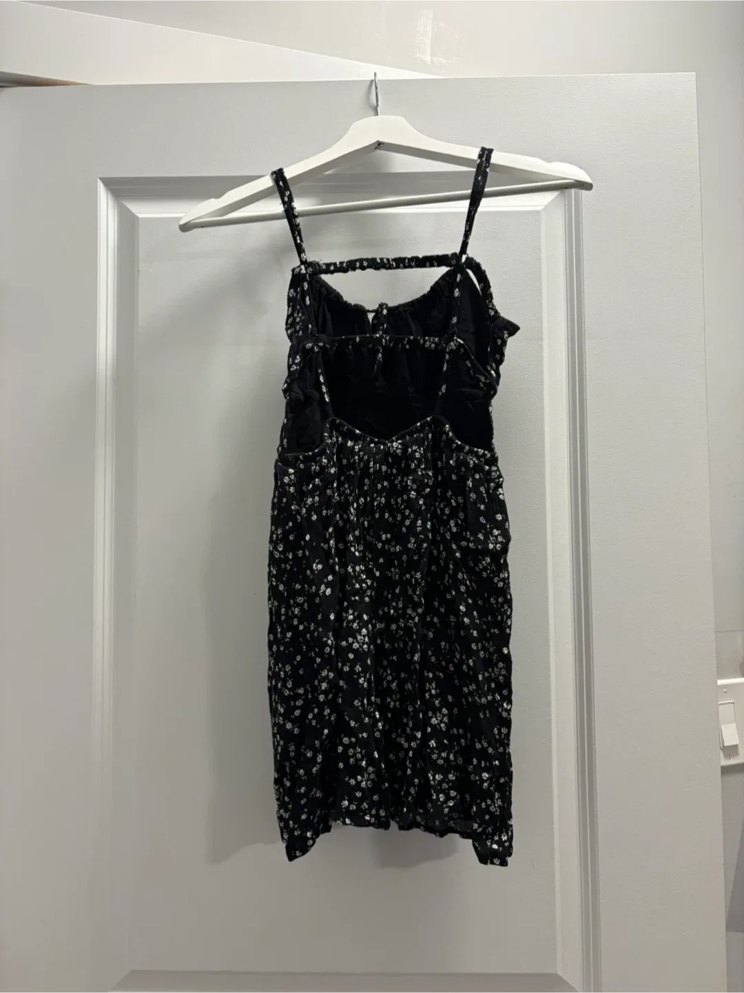 Assorted Women's Dresses image indicator(2)