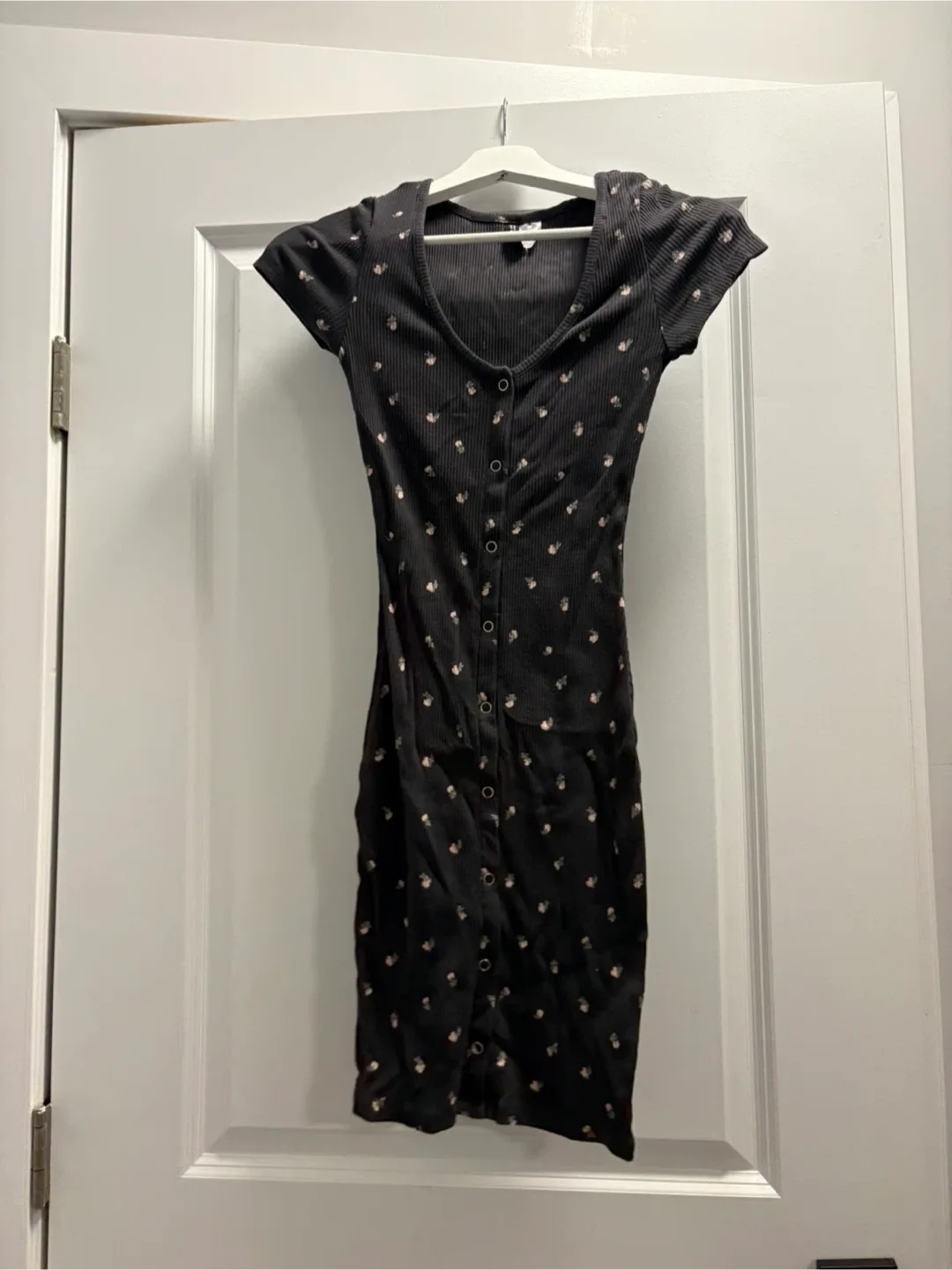 Assorted Women's Dresses image indicator(3)