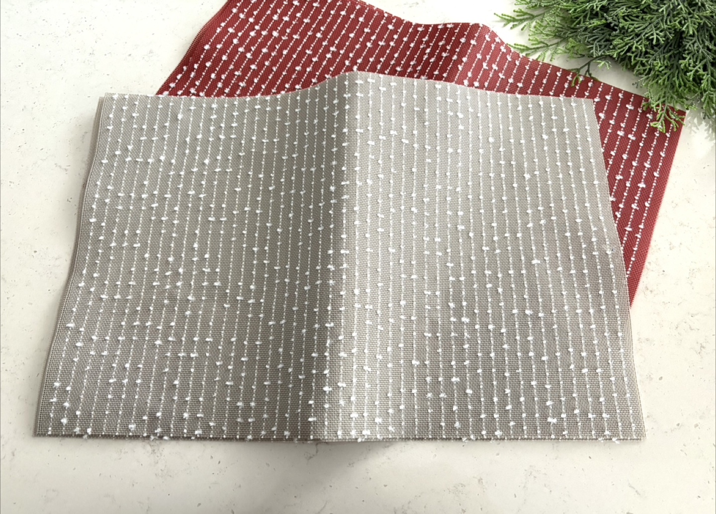 Set of 2 Placemats - Red and Grey - 4 Pieces