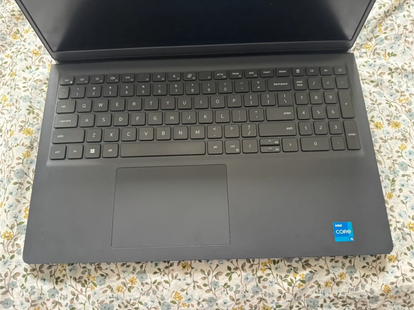 Dell Vistro 15 3510 Laptop, 11th generation-i5 1135G7 image indicator(5)