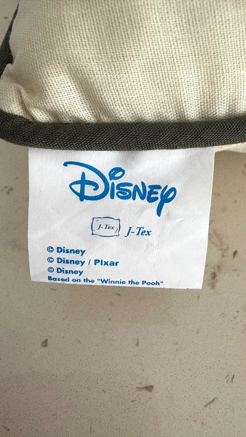 Small Disney Winnie the Pooh Pillow - 100% Cotton image indicator(3)