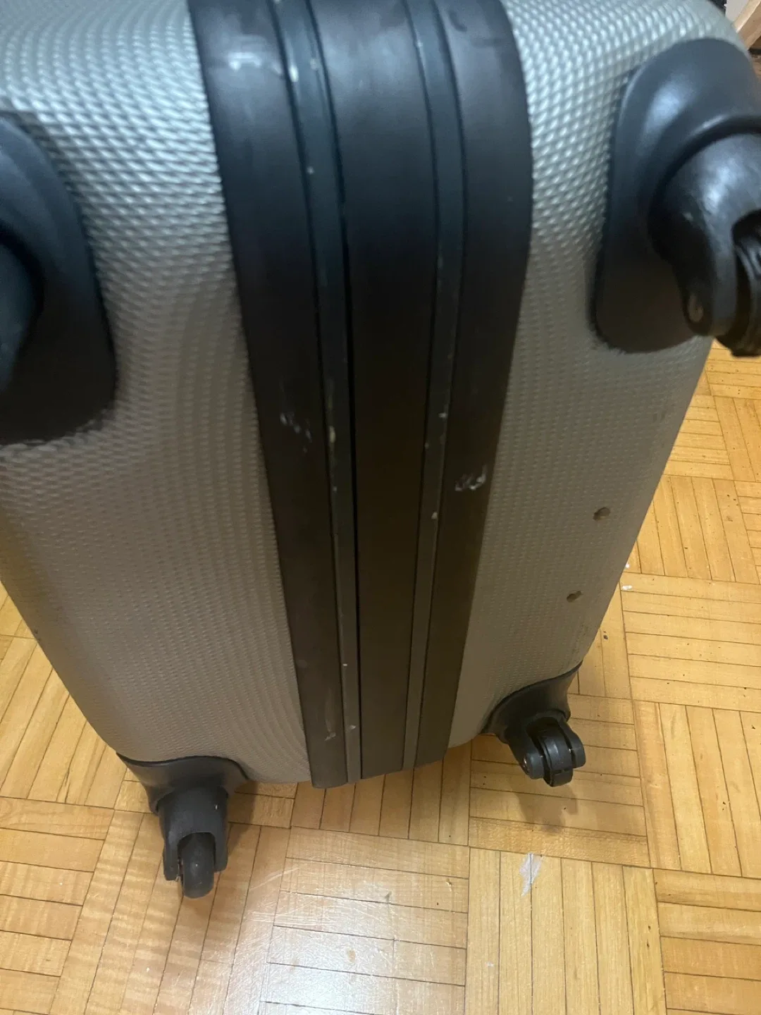 Delsey Grey Hardside Suitcase image indicator(5)