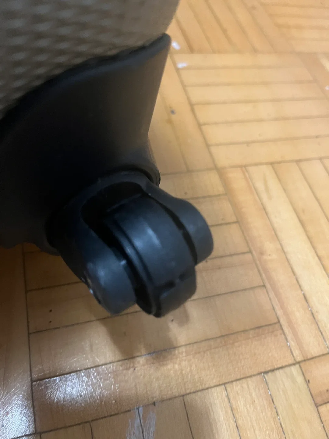 Delsey Grey Hardside Suitcase image indicator(9)